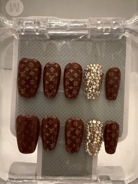 Custom Made Luxury LV Elegant Brown Press-On Nail Set with Rhinestone Set NIB
